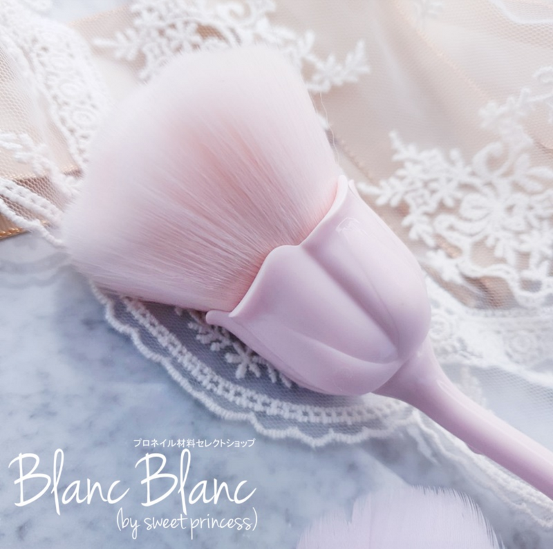 STRAWBERRY MILK ROSE DUST BRUSH